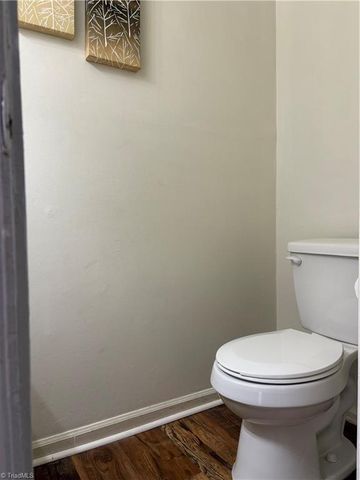 224 Northpoint Avenue E, High Point, NC 27262