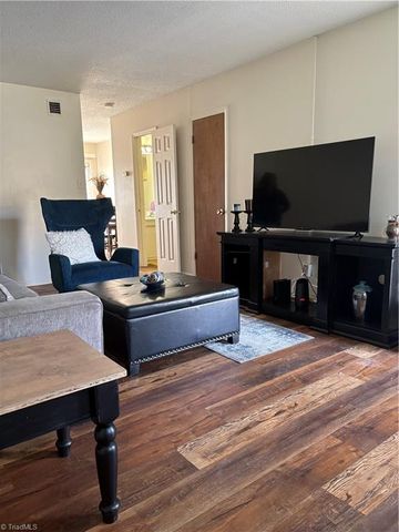 224 Northpoint Avenue E, High Point, NC 27262