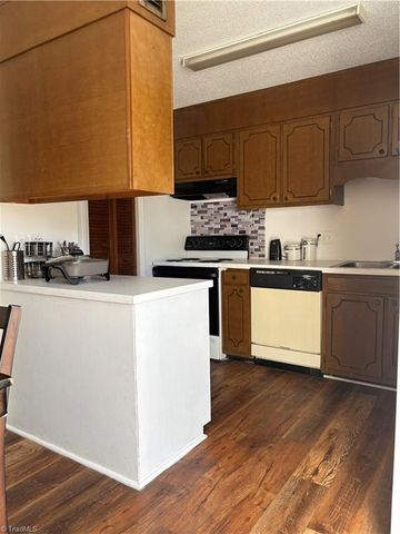 224 Northpoint Avenue E, High Point, NC 27262