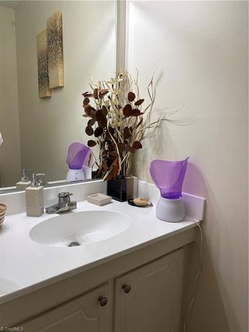 224 Northpoint Avenue E, High Point, NC 27262