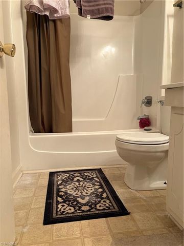 224 Northpoint Avenue E, High Point, NC 27262