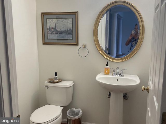 37 PALMER DR, Moorestown, NJ 08057