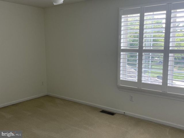37 PALMER DR, Moorestown, NJ 08057