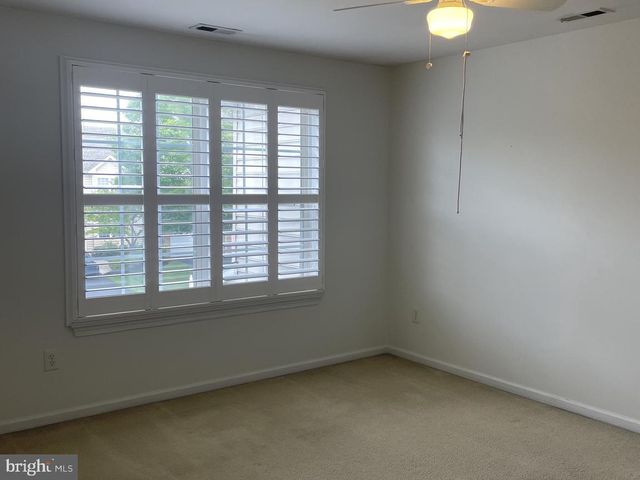 37 PALMER DR, Moorestown, NJ 08057