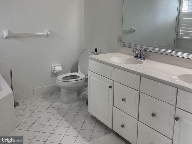 37 PALMER DR, Moorestown, NJ 08057