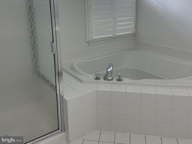 37 PALMER DR, Moorestown, NJ 08057