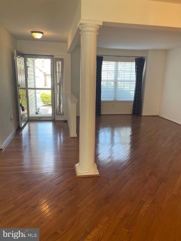 37 PALMER DR, Moorestown, NJ 08057