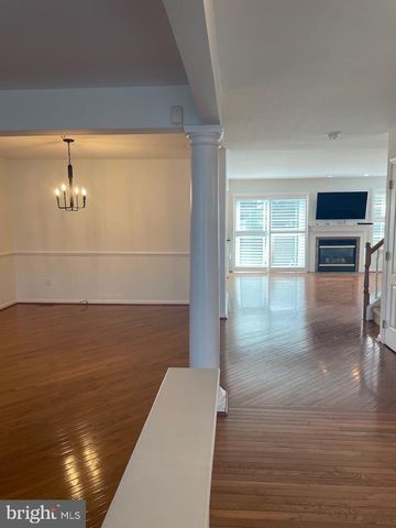 37 PALMER DR, Moorestown, NJ 08057