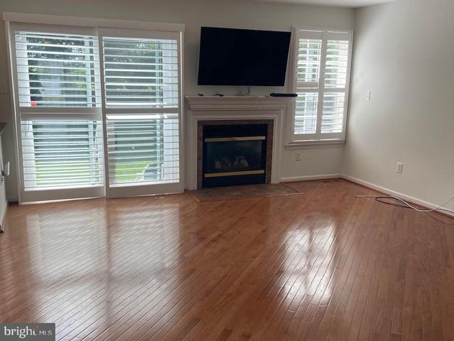 37 PALMER DR, Moorestown, NJ 08057