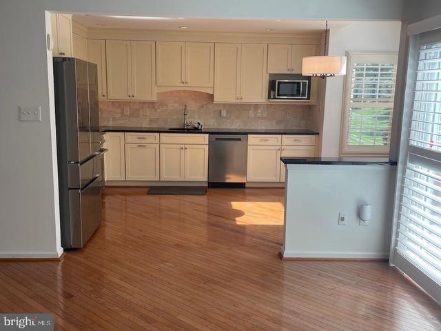 37 PALMER DR, Moorestown, NJ 08057