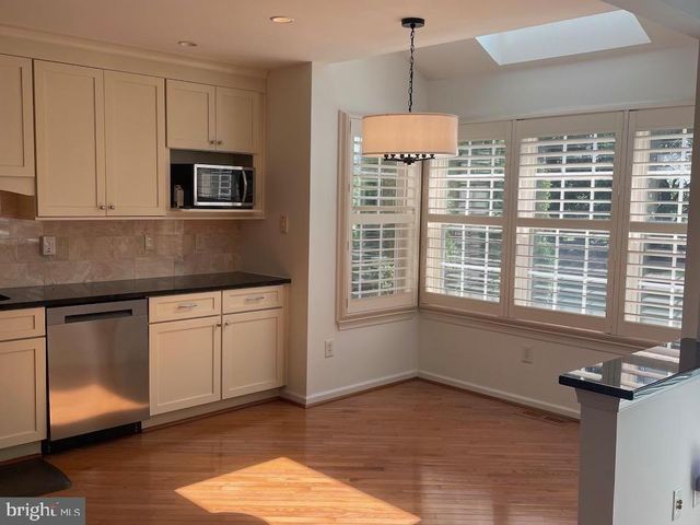 37 PALMER DR, Moorestown, NJ 08057
