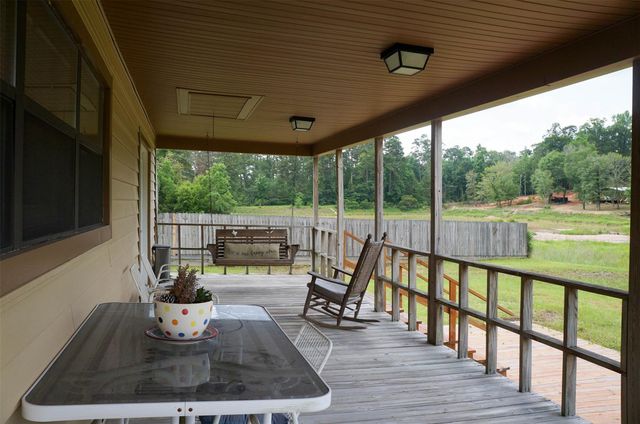 317 Hickory Drive E, Livingston, TX 77351