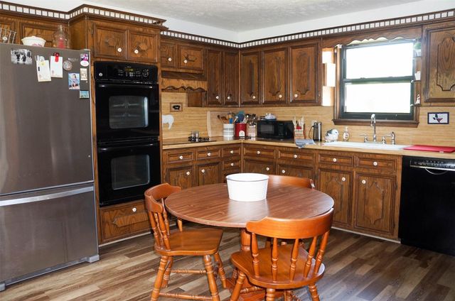 317 Hickory Drive E, Livingston, TX 77351