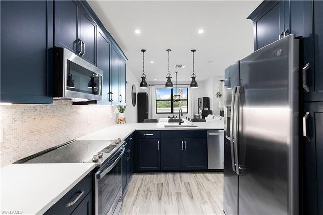 7480 Rockefeller DR, Naples, FL 34119