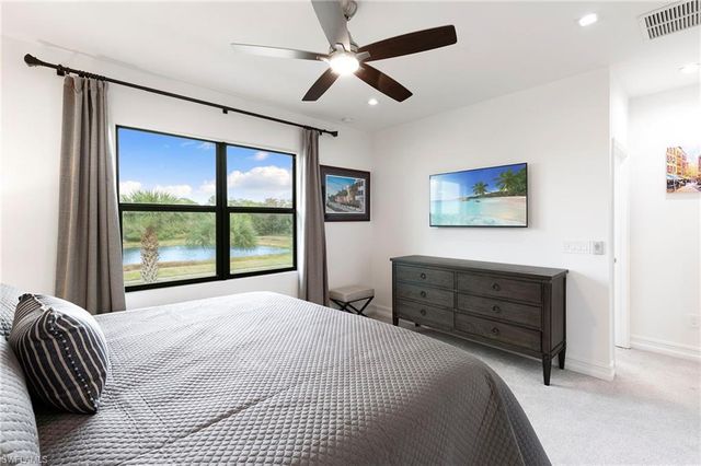 7480 Rockefeller DR, Naples, FL 34119