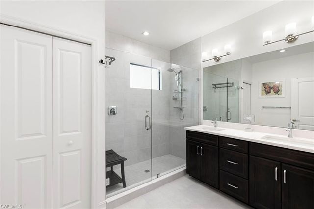 7480 Rockefeller DR, Naples, FL 34119