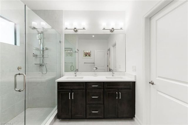 7480 Rockefeller DR, Naples, FL 34119