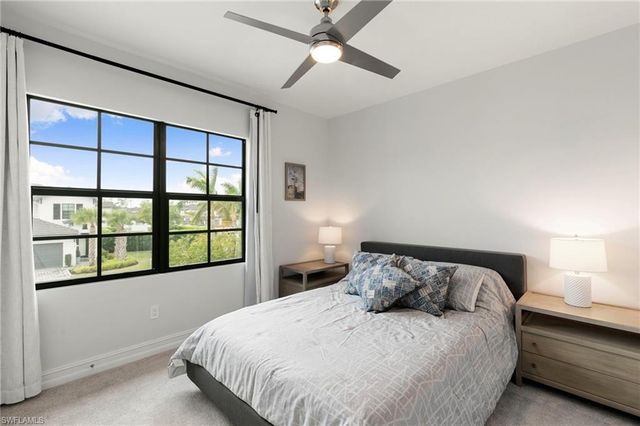 7480 Rockefeller DR, Naples, FL 34119