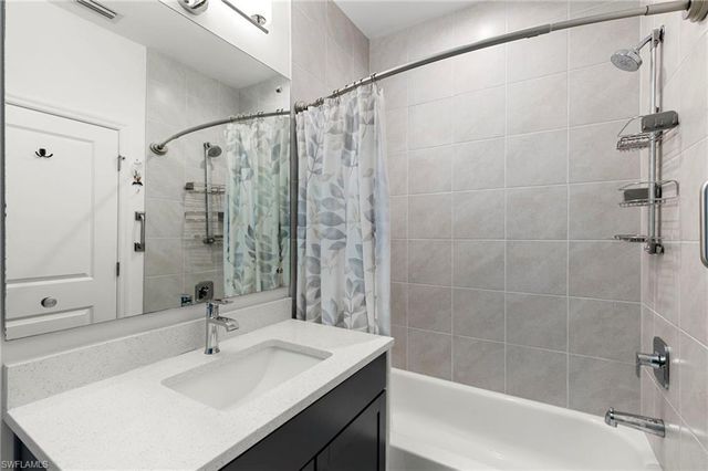 7480 Rockefeller DR, Naples, FL 34119