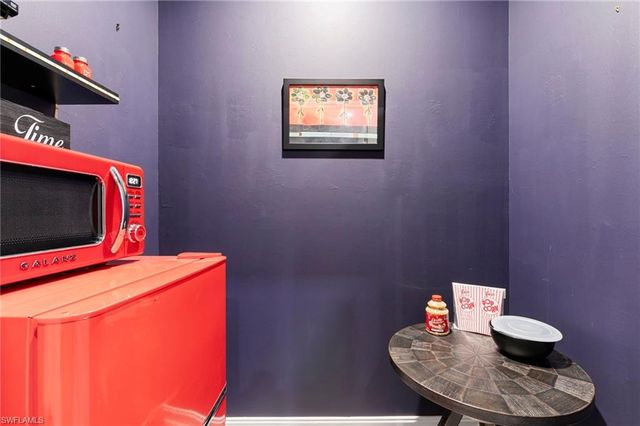 7480 Rockefeller DR, Naples, FL 34119