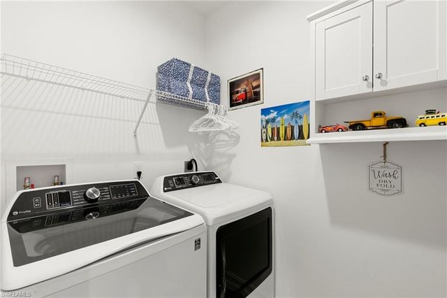 7480 Rockefeller DR, Naples, FL 34119