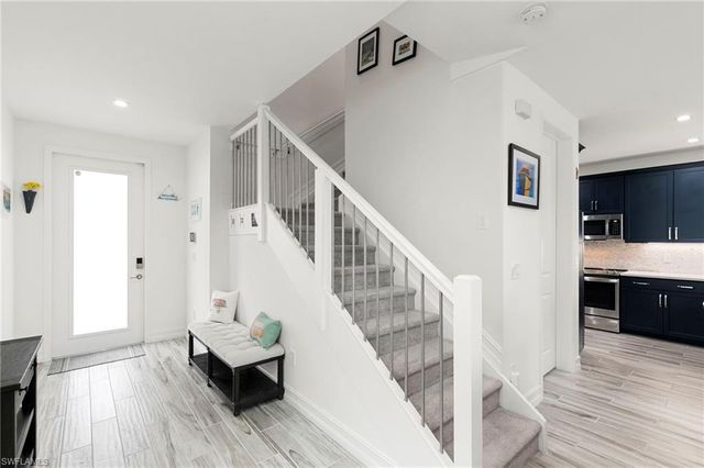 7480 Rockefeller DR, Naples, FL 34119