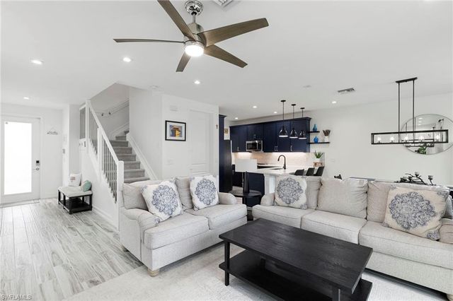 7480 Rockefeller DR, Naples, FL 34119