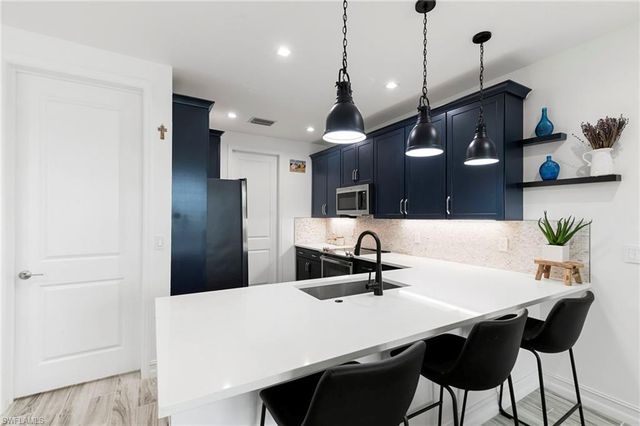 7480 Rockefeller DR, Naples, FL 34119