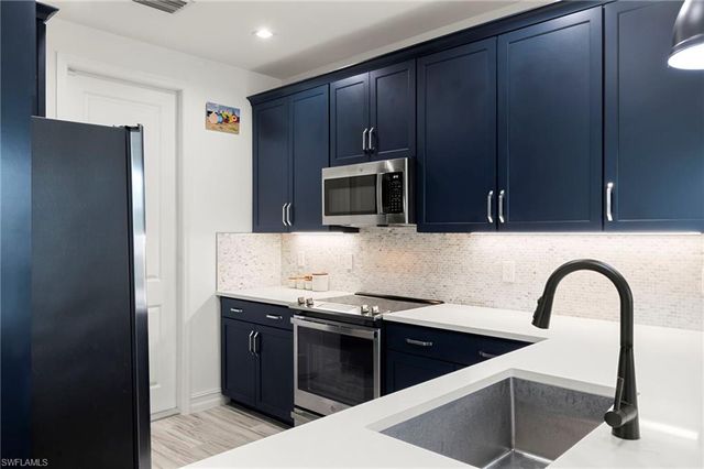 7480 Rockefeller DR, Naples, FL 34119