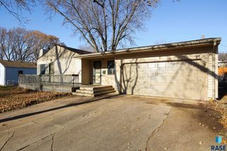 1505 S Olive Dr Drive, Sioux Falls, SD 57103