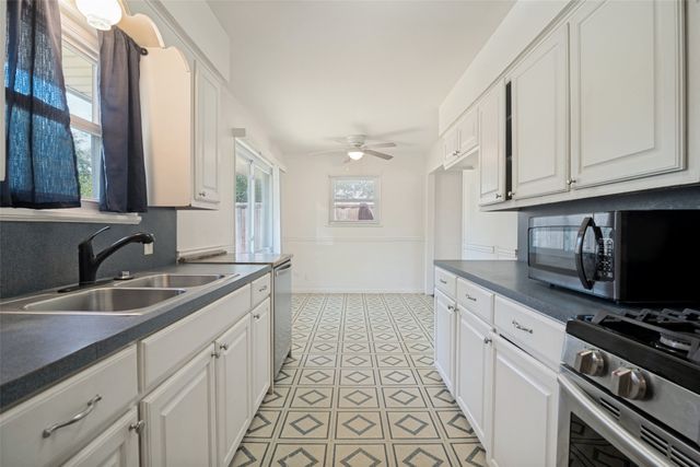 203 W College Street, Whitewright, TX 75491