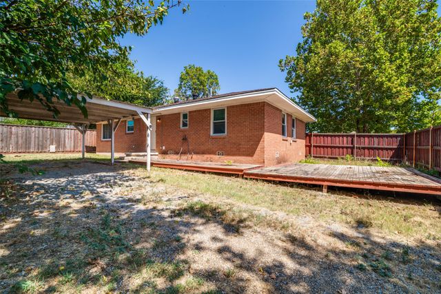 203 W College Street, Whitewright, TX 75491