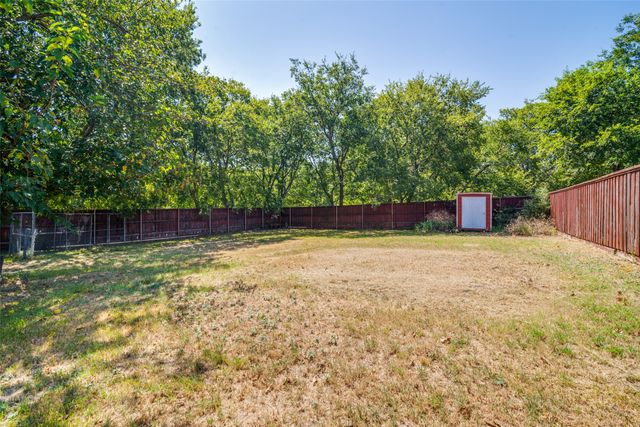 203 W College Street, Whitewright, TX 75491