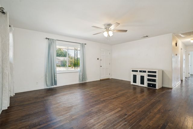203 W College Street, Whitewright, TX 75491