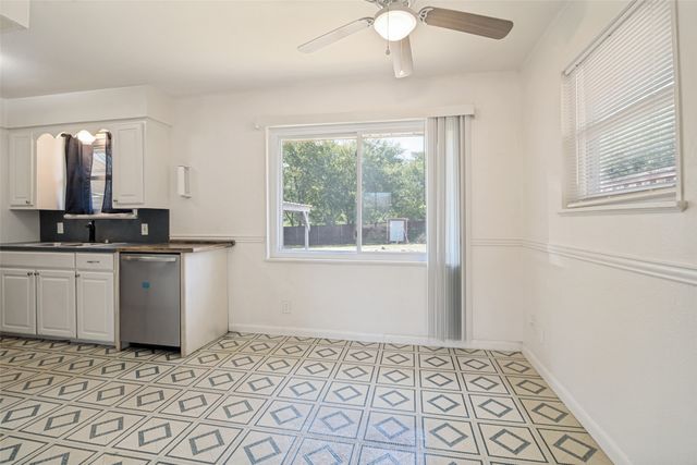 203 W College Street, Whitewright, TX 75491