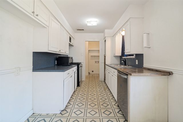 203 W College Street, Whitewright, TX 75491