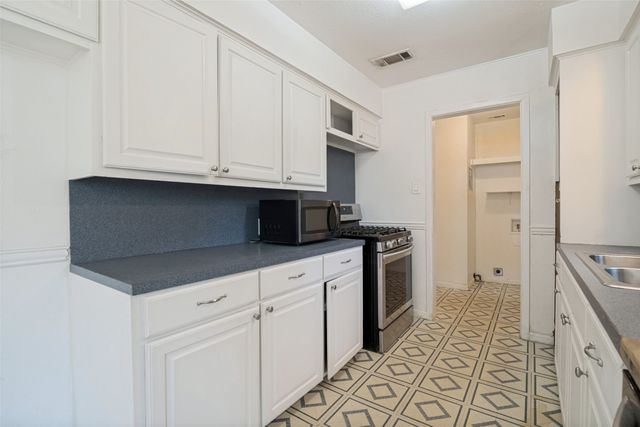203 W College Street, Whitewright, TX 75491