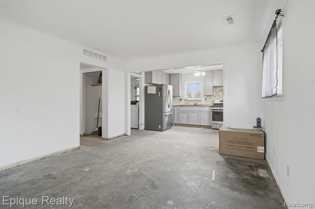 28463 Sutherland Street, Southfield, MI 48076