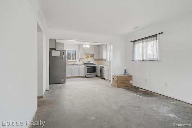 28463 Sutherland Street, Southfield, MI 48076