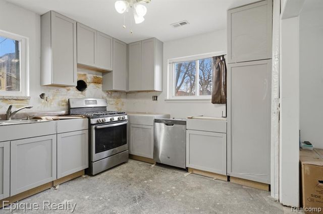 28463 Sutherland Street, Southfield, MI 48076