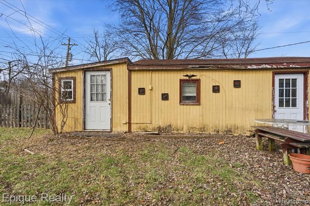 28463 Sutherland Street, Southfield, MI 48076