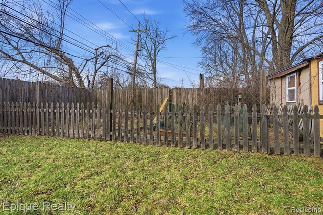 28463 Sutherland Street, Southfield, MI 48076