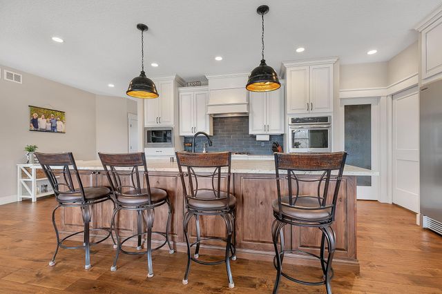 8610 Bluestem Drive, Victoria, MN 55386