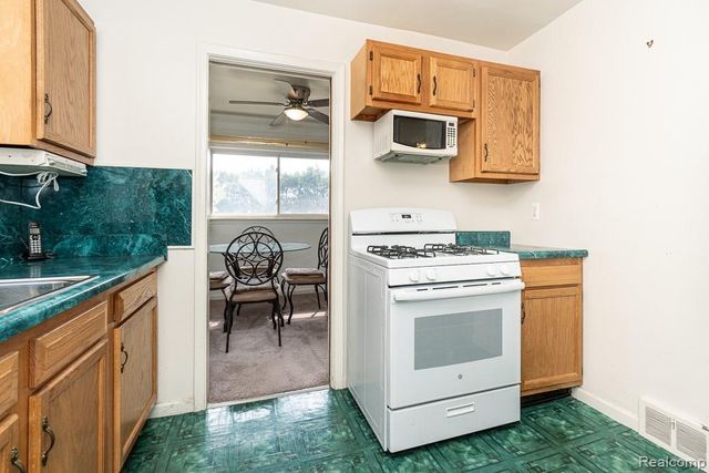 9343 Fenton, Redford, MI 48239