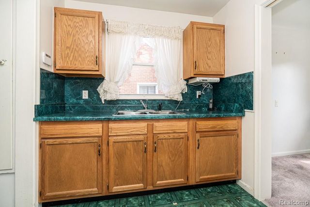 9343 Fenton, Redford, MI 48239