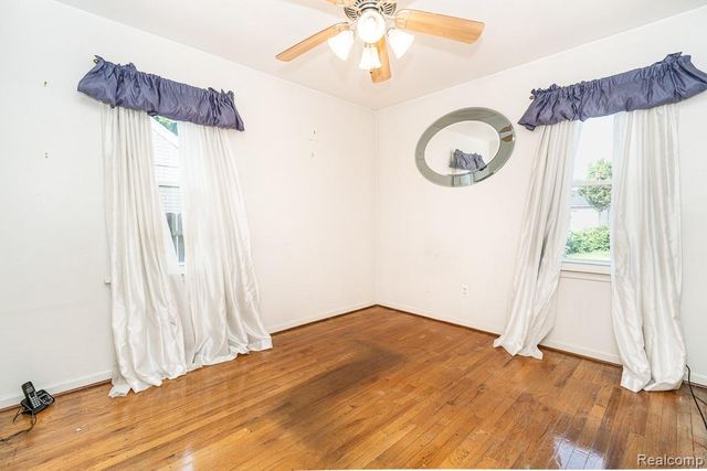 9343 Fenton, Redford, MI 48239