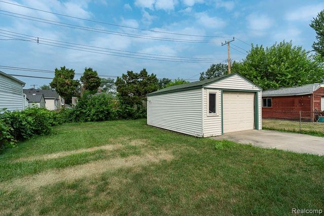 9343 Fenton, Redford, MI 48239