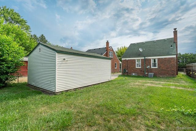 9343 Fenton, Redford, MI 48239