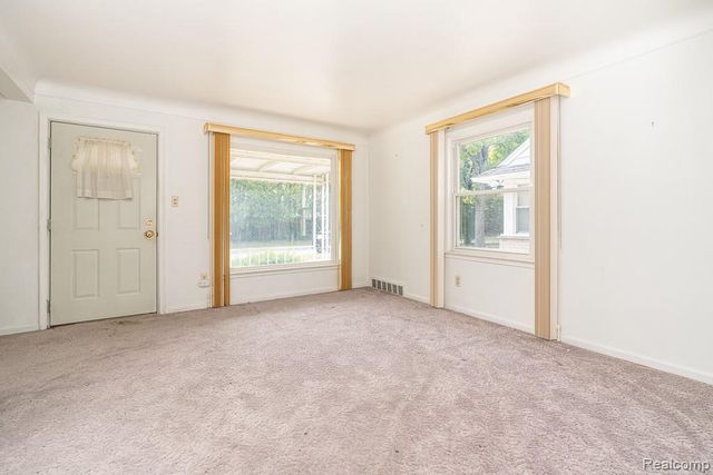 9343 Fenton, Redford, MI 48239