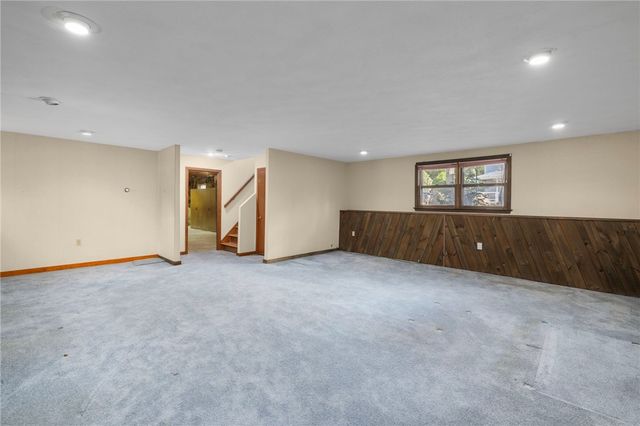 285 Randall Avenue, Warwick, RI 02889